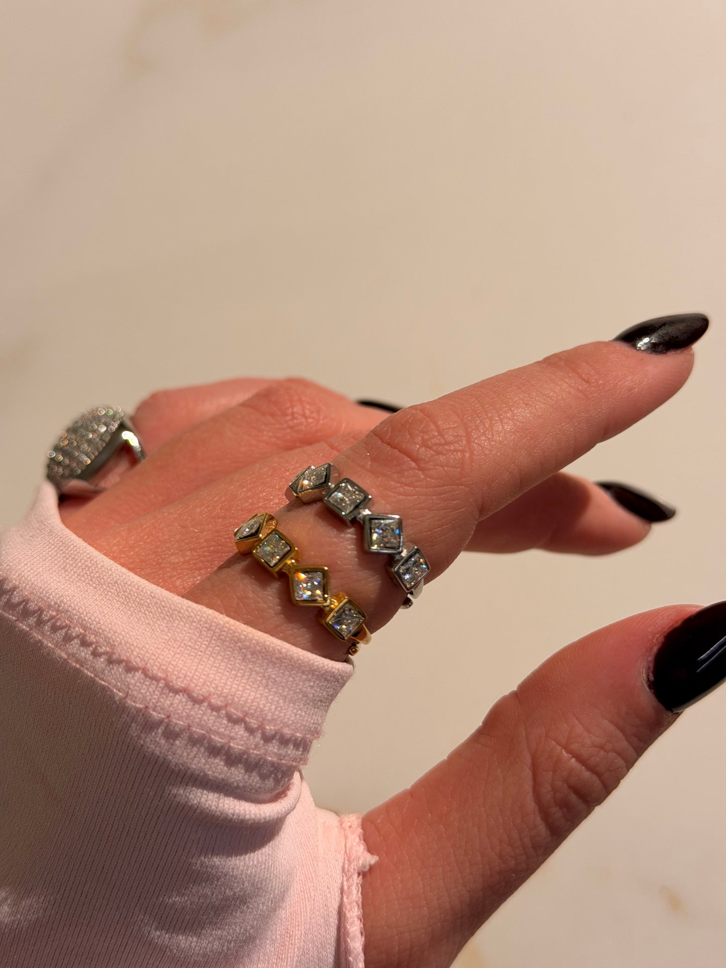 Anello Asymmetric