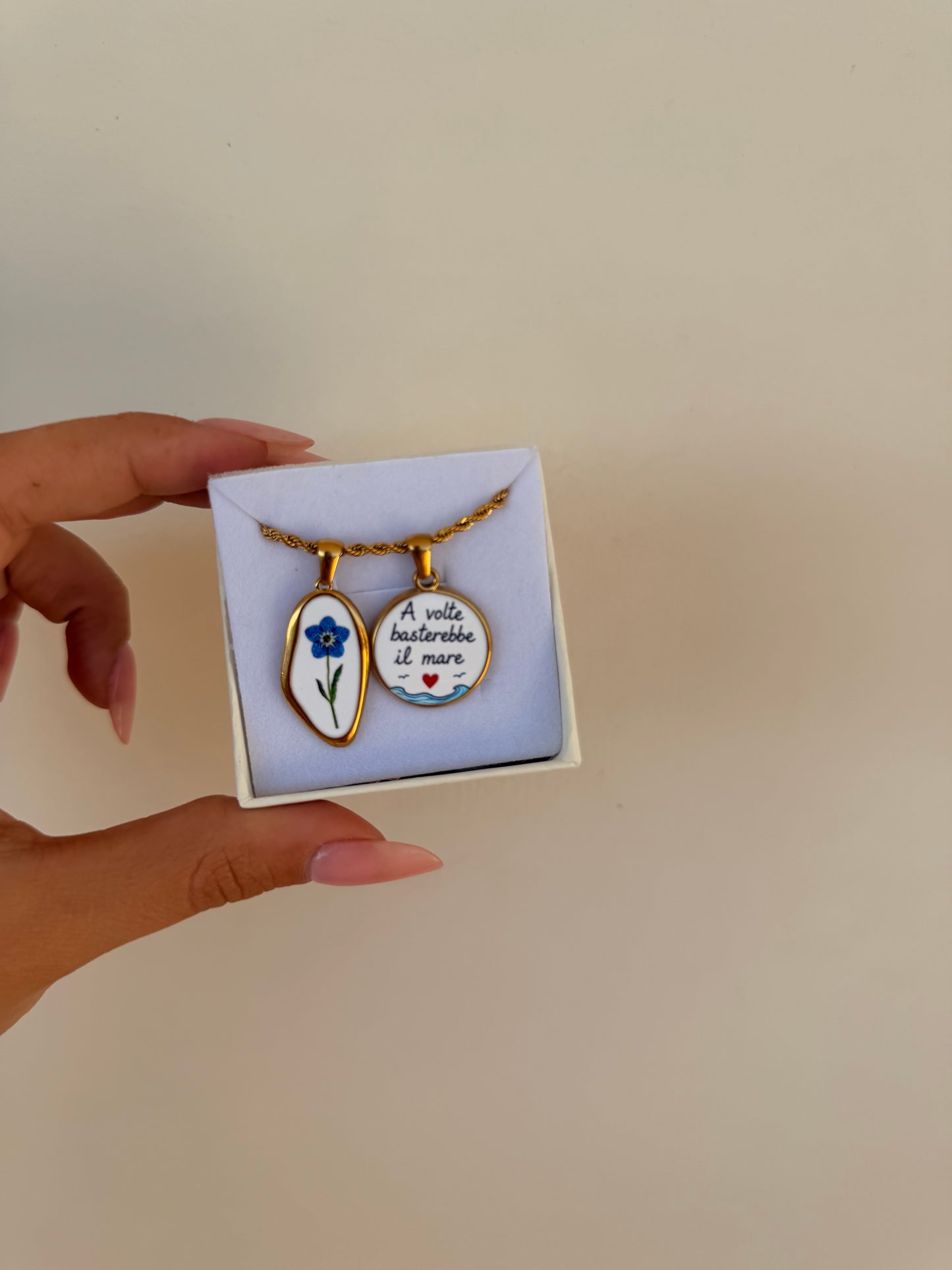 Collana Torchon BASTA POCO PER ESSERE FELICI