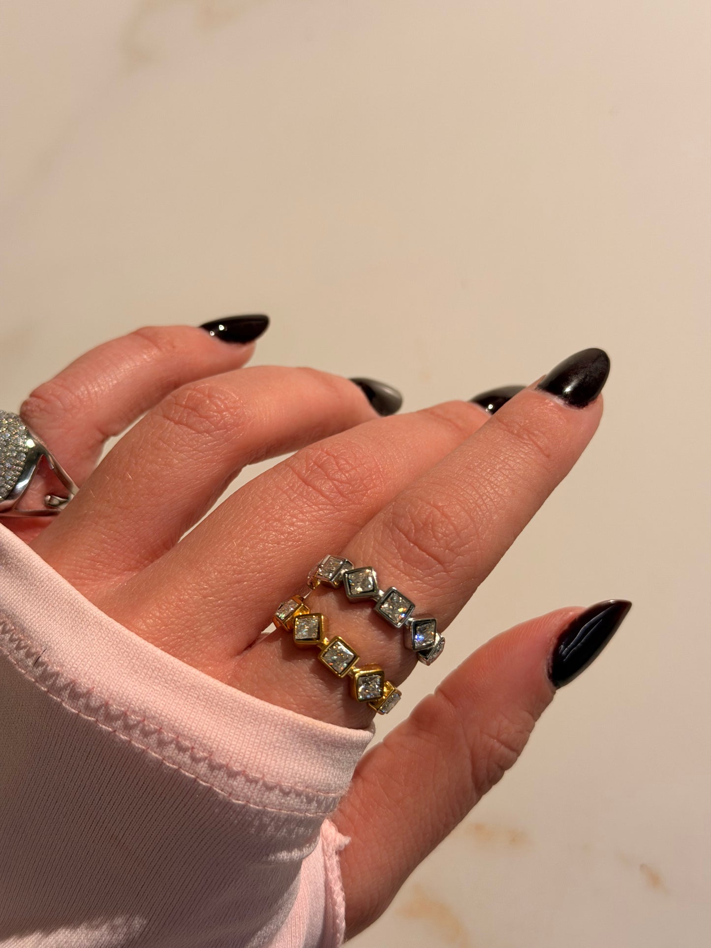 Anello Asymmetric