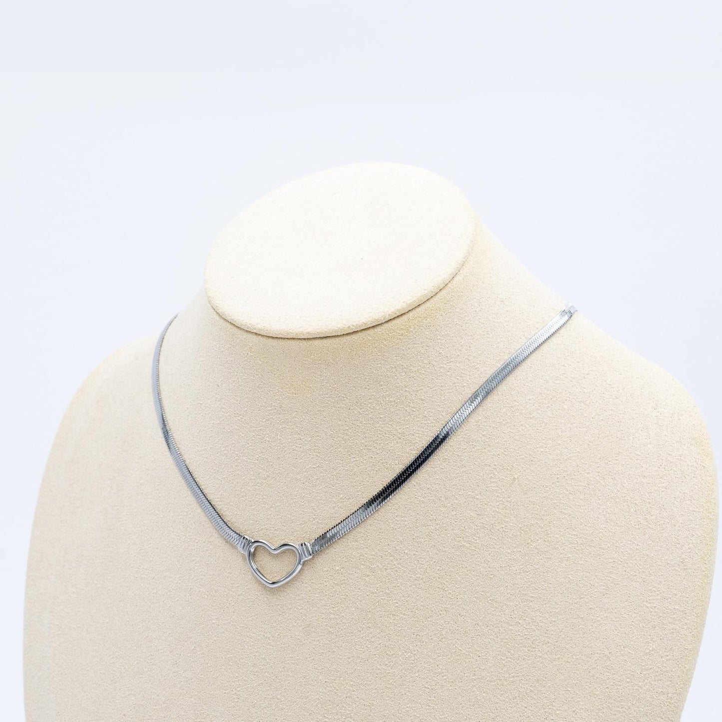 Girocollo cuore forato snake